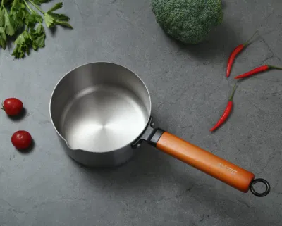 La mini cacerola antiadherente del acero inoxidable del Cookware del titanio más nuevo con la manija de madera